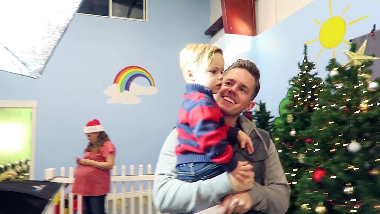 BABY TERRIFIED OF SANTA CLAUS!