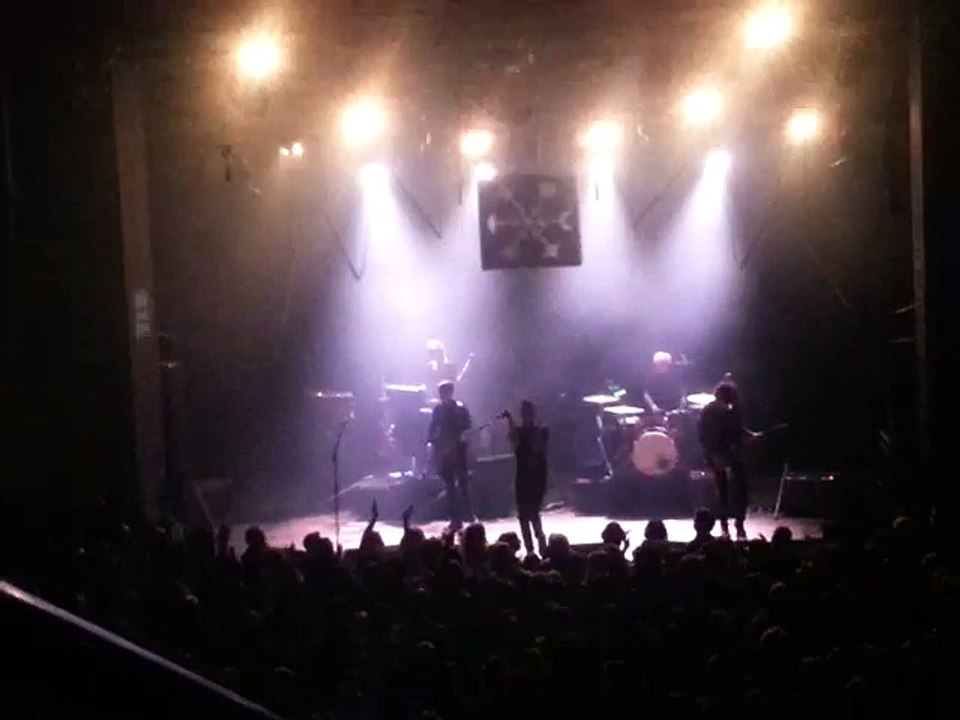 Rock School Barbey à Bordeaux : Lescop, "La Forêt", festival des Inrocks, 22 novembre 2016