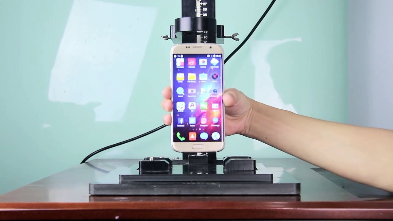 Bluboo Edge nos demuestra la resistencia de su pantalla curva