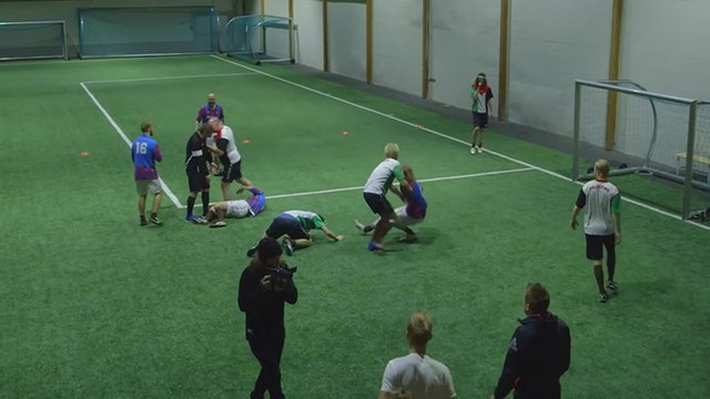 Jouer au foot en ayant bu