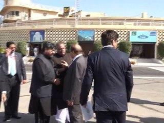 CM Sindh Syed Murad Ali Shah see off to PM Nawaz Shareef... (22-Nov-2016)