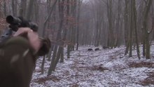 il a tué 6 sangliers en 10 secondes !! o_O