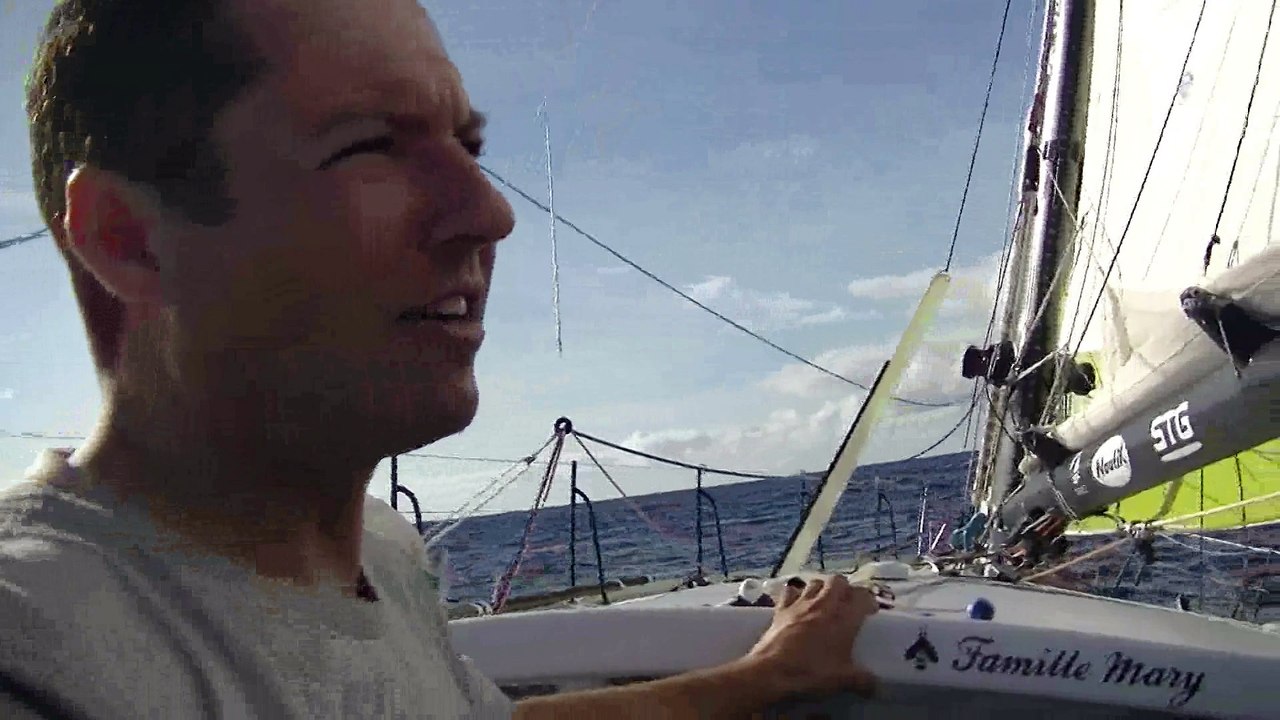 J17 : Romain Attanasio croise la route d'Eric Bellion / Vendée Globe