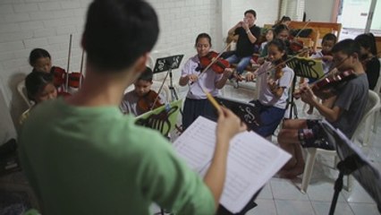 La música clásica llega a la mayor barriada de Bangkok de manos de niños tailandeses