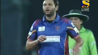 Magical Delivery to Shoaib Malik by Shahid Afridi .