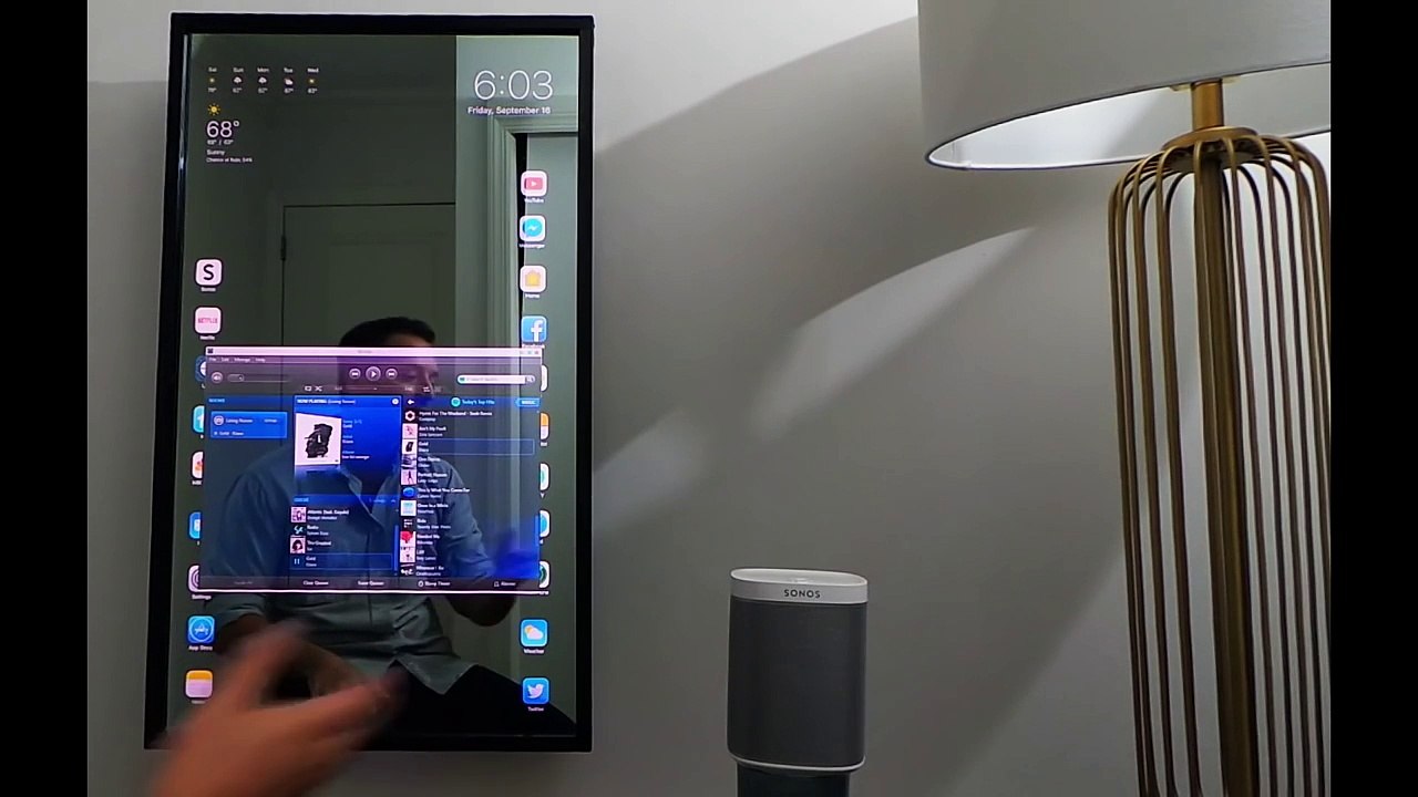 Man constructs an amazing Apple iOS Touchscreen mirror