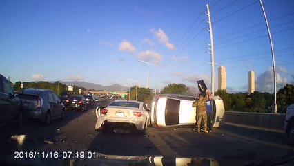 Enorme carambolage sur l'autoroute... On comprend à quoi servent les distances de sécurité!