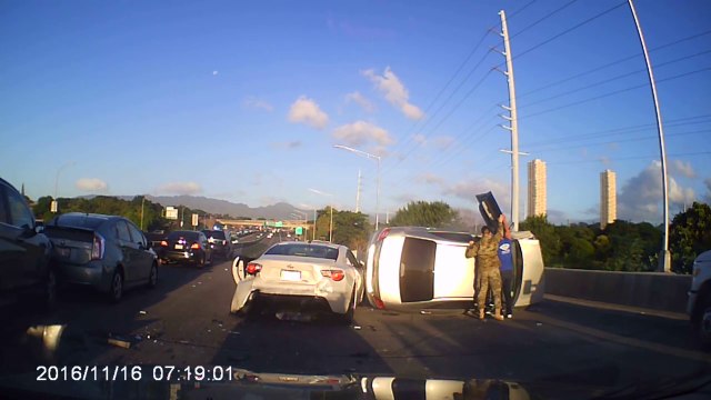 Enorme carambolage sur l'autoroute... On comprend à quoi servent les distances de sécurité!