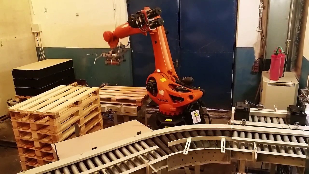 KUKA Krc4 palletizing robot - Eurobots.it