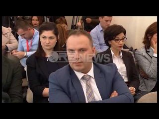 Ora News – Nuk hiqet pezullimi i vettingut. Lu e Vlahutin ne Kushtetuese