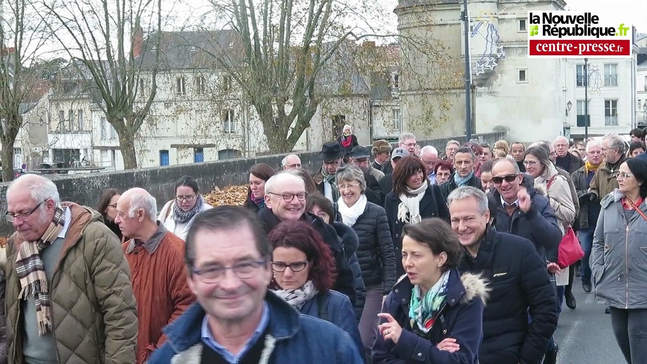 VIDEO. Châtellerault : 200 personnes manifestent en solidarité avec la médecin agressée