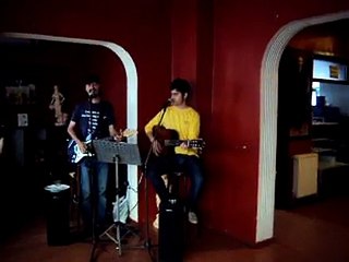 grup gıtar çalıyor