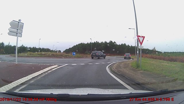 arrêté en plein rond point sans warning