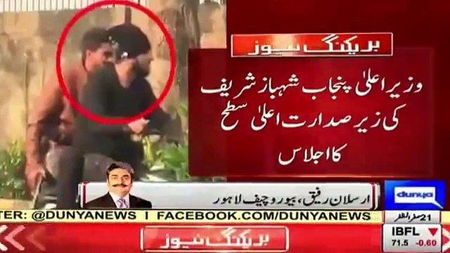 Another Footage of Robbers at Lahore Traffic Signals