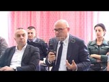 Ora News – Durrës, ish-shefi i kabinetit të Kserës këshillon nga burgu gjimnazistët