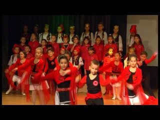 Ora News – Spektakli i nxënësve të “Turgut Ozal” për festën 28-29 Nëntorin