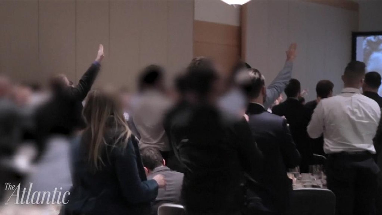 Дональд Трамп відмежувався від американських неонацистів, які вітали його обрання президентом США