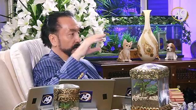 Münafık Kuran’dan rahatsız olur. Allah'ı Bir ve Tek olarak anmak istemez