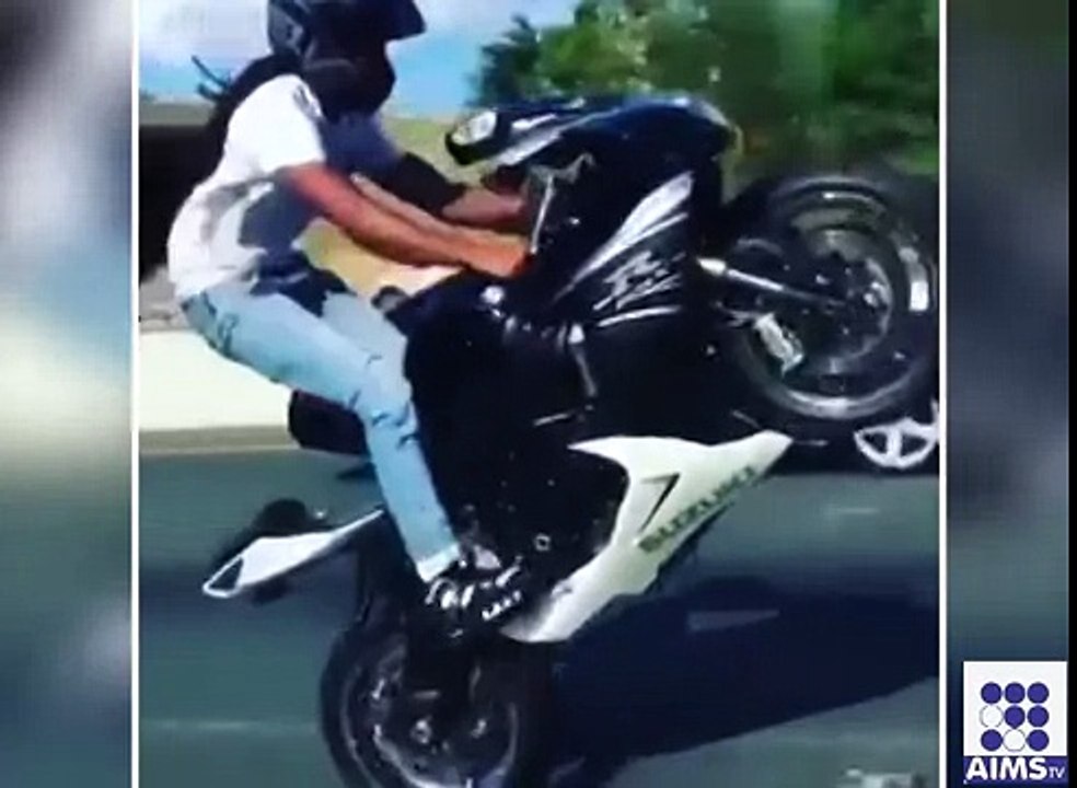 لڑکی کو کبھی ون ویلنگ کرتے ہوئے دیکھا ہے؟ نہیں تو اس ویڈیو میں دیکھیے