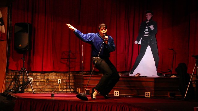 Richard Wolfe sings 'Blue Suede Shoes' Elvis Week 2016