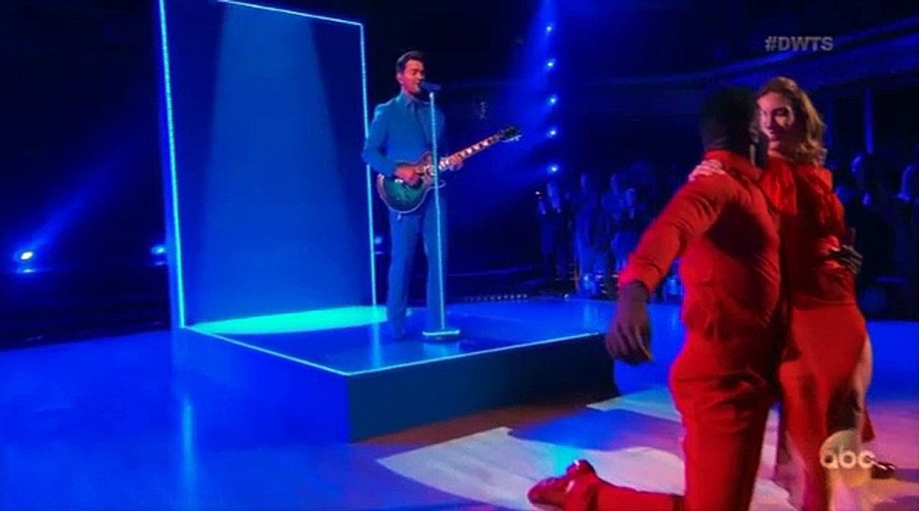 Andy Grammer performs "Fresh Eyes" on the DWTS Season Finale