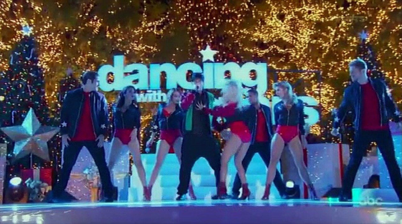 Vanilla Ice performs "Ice Ice Baby" on the DWTS Season Finale