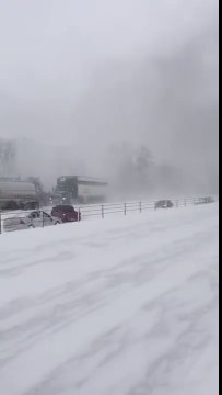 İnanılır gibi değil Kaza geliyorum demiyor .. Karda Kayan Arabaların kaza Anı