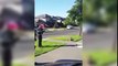 Ce policier abat un kangourou devant un enfant choqué ! WTF