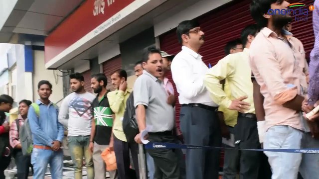 women remove her clothes in front of bank - video Dailymotion