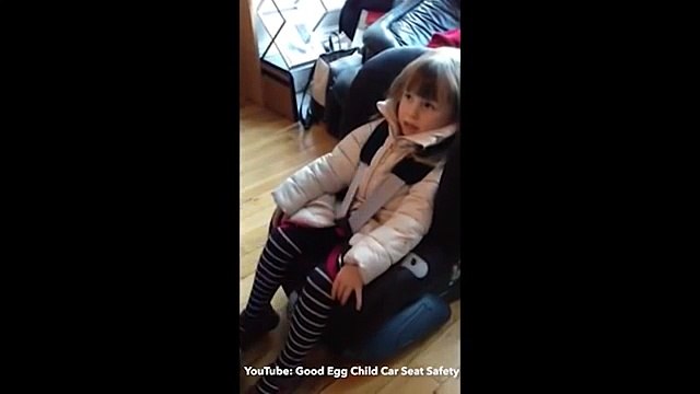 Regardez ceux qui peut arriver lorsqu'on attache des enfants à leur siège sans leur enlever le manteau