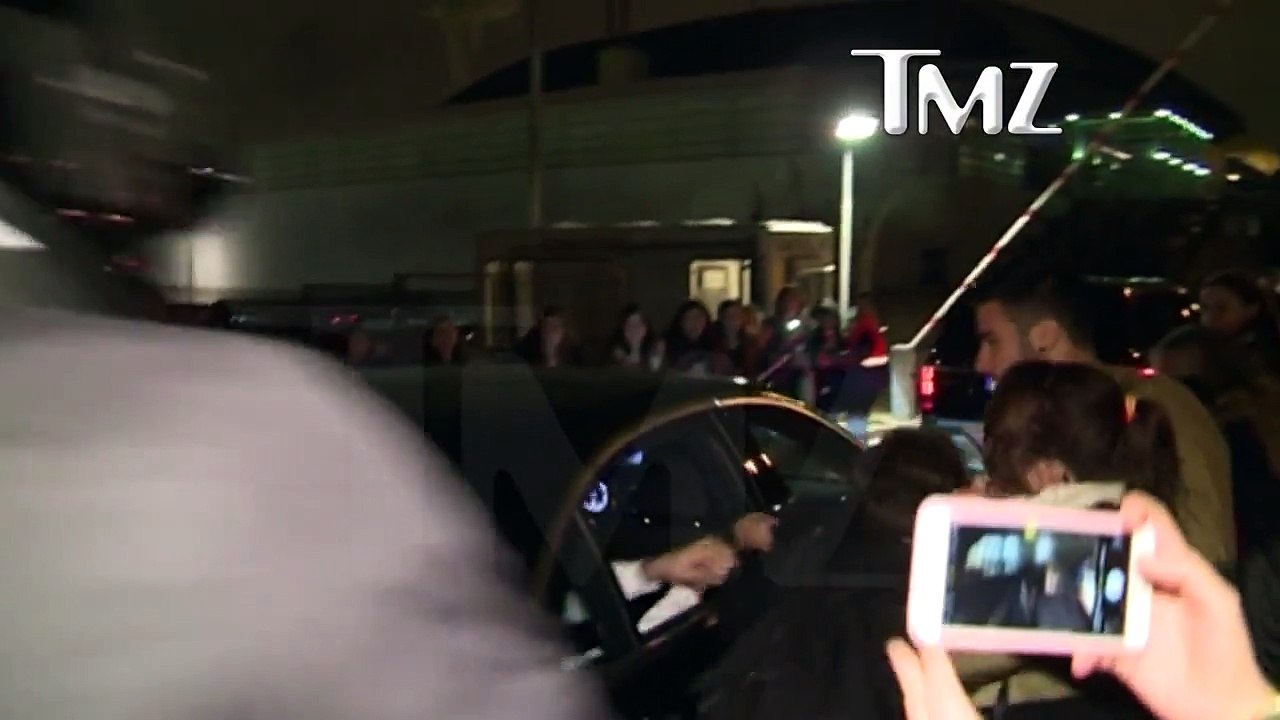 Justin Bieber frappe un fan à Barcelone