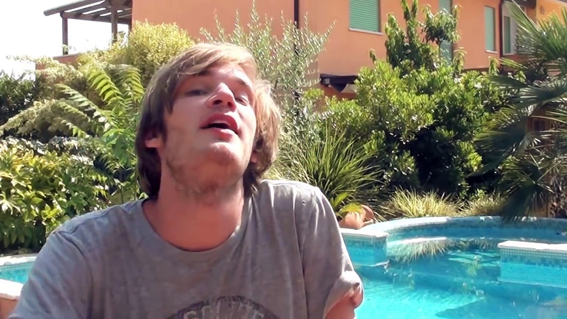 BEST GAMING SETUP OF 2012! - (Fridays With PewDiePie - Part 33)