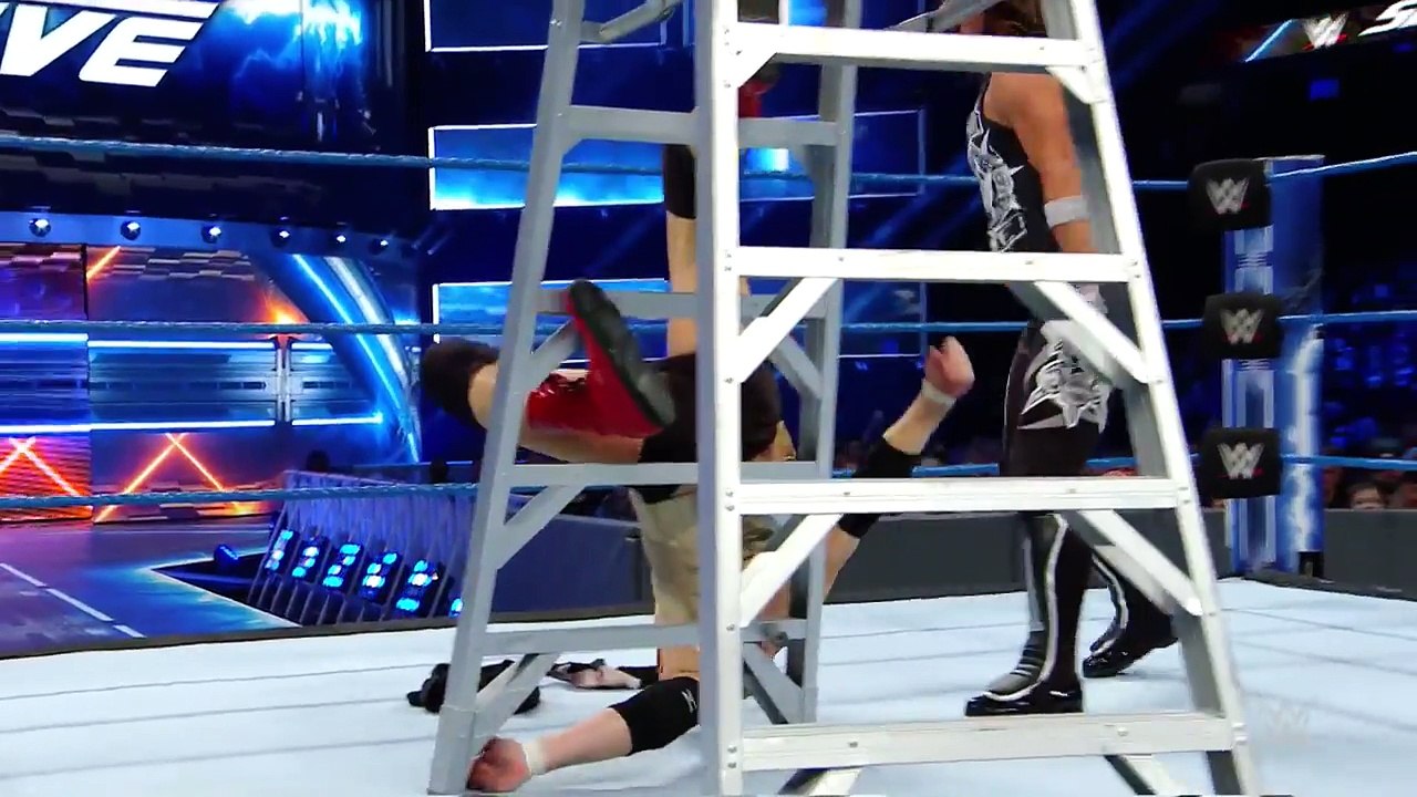 James Ellsworth vs WWE World Champion AJ Styles- Contract Ladder Match: SmackDown LIVE, Nov 22, 2016