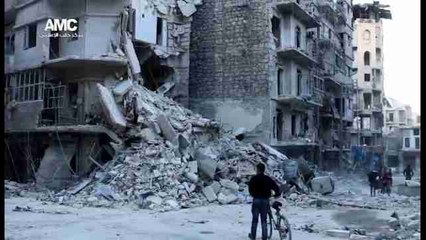 Cientos de personas huyen de choques en Alepo y se desplazan dentro del asedio