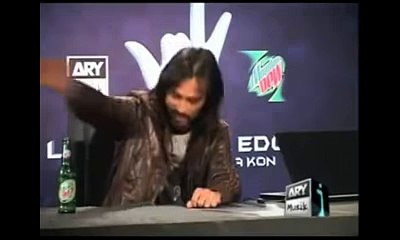 Beautiful Air Hostess In Waqar Zaka Show 2016