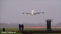 Un Airbus A380 d'Emirates Airlines subit un atterrissage compliqué à Amsterdam