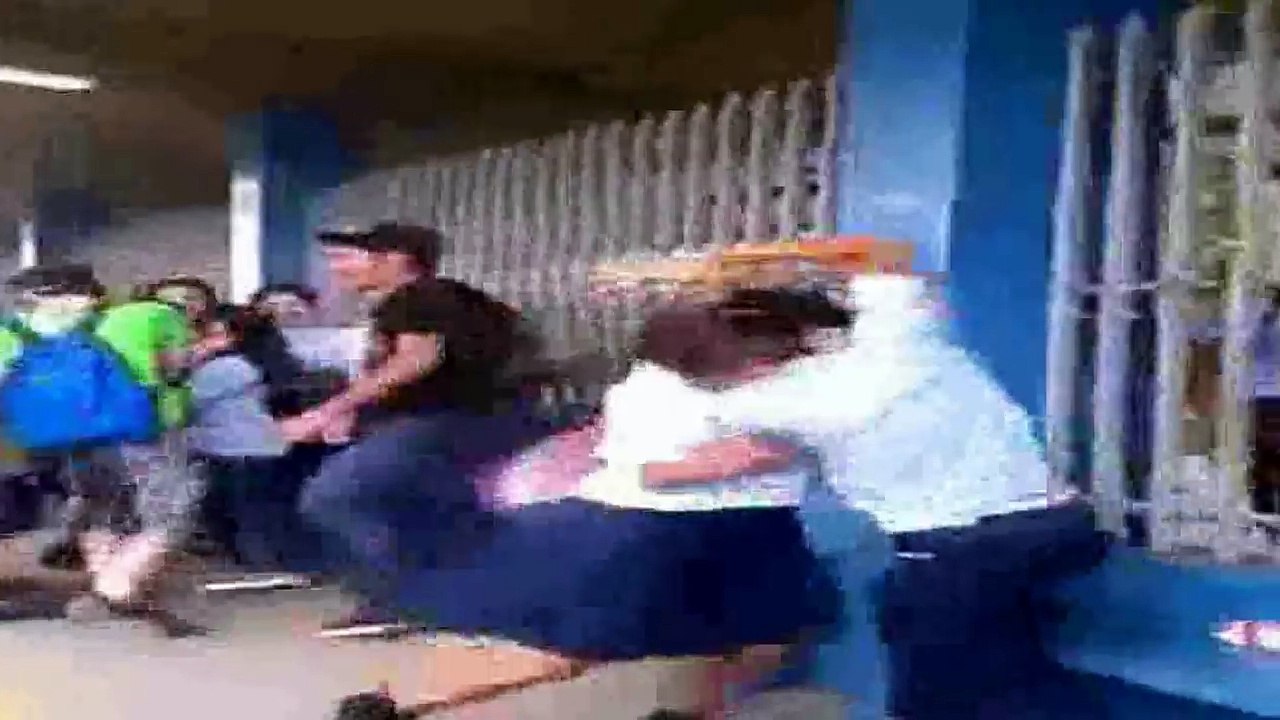 School Girl WWE Smackdown - Whatsapp Videos 2015