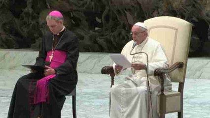 El papa asegura que el analfabetismo atenta contra la dignidad