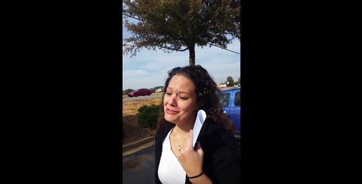 Cadeau d'anniversaire pour sa femme qui conduit la même voiture pendant 15 ans