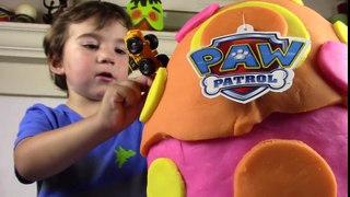 EPIC giant Play-doh SURPRISE EGG opening   construction diggers open play doh pumpkin (2)
