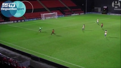 Angleterre : le but spectaculaire d’un défenseur… du milieu du terrain