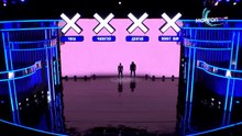 Avec des projections lumineuses, ce danseur bluffe toute la salle dans sa chorégraphie synchronisée
