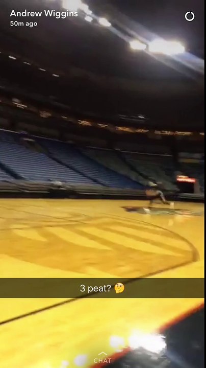 Zach LaVine passe un 360 depuis la ligne des lancers-francs !