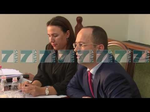 AKUZA DHE FYERJE MES MINISTRIT BUSHATI DHE DEPUTETEVE TE OPOZITES - News, Lajme - Kanali 11