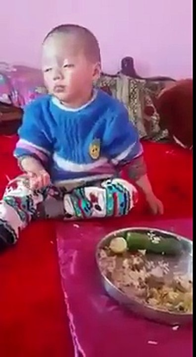 Baby is Sleeping and Eating | کیسے بچہ کھاتے ہوئے سو رہا ہے