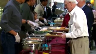WATCH: Pres. Obama and the First Family served Thanksgiving meals today to Armed Forces Retirement Home residents in Washington, DC.
