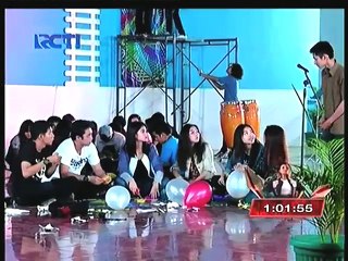 Scene Raya n Reva AJ404405