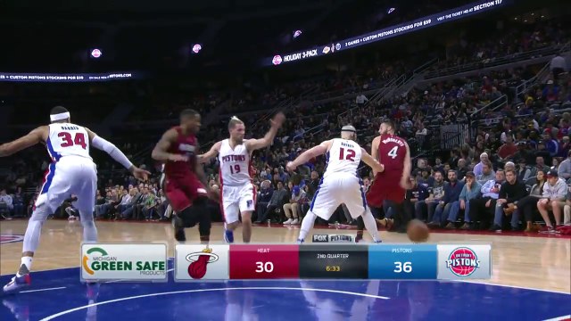 Josh McRoberts lâche une passe dans le dos totalement folle