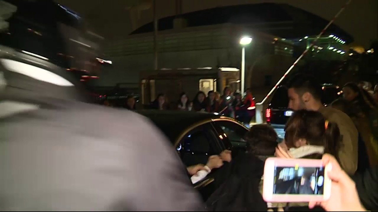 Barcelone : Justin Bieber frappe violemment un fan au visage