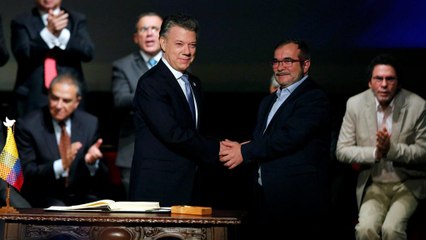 Tarihi imzalar atıldı Kolombiya'da 50 yıldır süren iç savaş son buldu